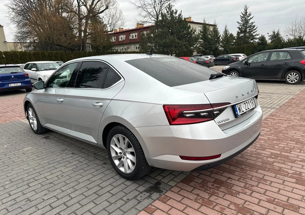 Skoda Superb cena 74900 przebieg: 237000, rok produkcji 2020 z Słupsk małe 529